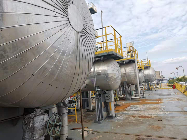 1653284231131332.jpg 交聯(lián)聚乙烯儲(chǔ)罐1.jpg